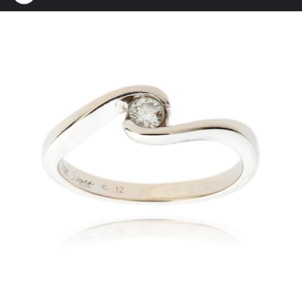 10kt White Gold Twisted Diamond Solitaire Ring